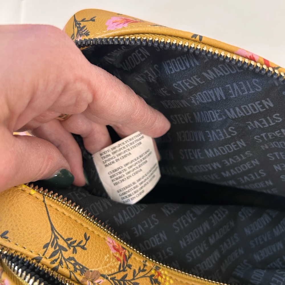 Steve Madden Floral Travel Bag Purse Double Zipper Side Handle Yellow 9'' x 10'' - Picture 10 of 12